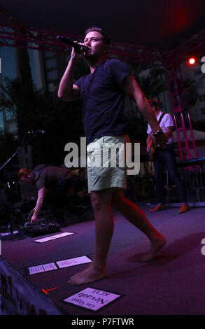 Las Vegas, NV, USA. Juli 2018. 5. Juli 2018 - Las Vegas, Nevada - Scotty McCreery. Scotty McCreery startet die Country Cabana Concert Series im Flamingo GO Pool. Foto: MJT/Admedia Stockfoto