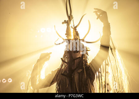 Roskilde, Dänemark. 6. Juli 2018. Die Internationale alternative metal band Heilung führt ein Live Konzert in während der dänischen Musik Festival Roskilde Festival 2018. (Foto: Gonzales Foto - Peter Troest). Credit: Gonzales Foto/Alamy leben Nachrichten Stockfoto