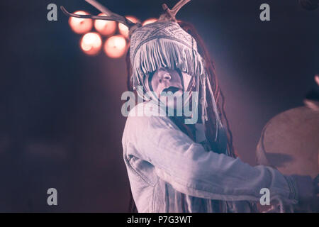 Roskilde, Dänemark. 6. Juli 2018. Die Internationale alternative metal band Heilung führt ein Live Konzert in während der dänischen Musik Festival Roskilde Festival 2018. (Foto: Gonzales Foto - Peter Troest). Credit: Gonzales Foto/Alamy leben Nachrichten Stockfoto