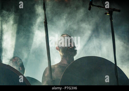 Roskilde, Dänemark. 6. Juli 2018. Die Internationale alternative metal band Heilung führt ein Live Konzert in während der dänischen Musik Festival Roskilde Festival 2018. (Foto: Gonzales Foto - Peter Troest). Credit: Gonzales Foto/Alamy leben Nachrichten Stockfoto