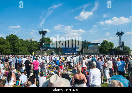 Hyde Park, London, Vereinigtes Königreich. 6. Juli 2018. Fans genießen das sonnige Wetter am Tag 1 der Barclaycard präsentiert Britische Sommerzeit im Hyde Park. Michael Tubi/Alamy leben Nachrichten Stockfoto