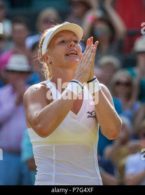 London, England, 6. Juli, 2018, Tennis, Wimbledon, Womans singel dritte Runde, Kiki Bertens (NED) Niederlagen Venus Williams (USA) und feiert die Credit: Henk Koster/Alamy leben Nachrichten Stockfoto