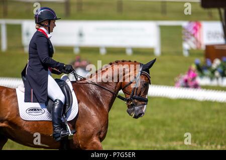 Wroughton, UK. 5. Juli 2018. Gemma Tattersall, Chili Ritter. GBR. St James Place Barbury Horse Trials. Horse Trials. CIC3*. Abschnitt B. Dressur. Barbury Castle. Wroughton. Somerset. UK. Tag 1. 05/07/2018. Credit: Sport in Bildern/Alamy leben Nachrichten Stockfoto