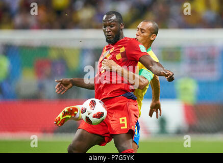 Belgien - Brasilien, Fußball, Kazan, Juli 06, 2018 Romelu LUKAKU, Belgien Nr.9 konkurrieren um die Kugel, Bekämpfung, Duell, Schneidwerk gegen MIRANDA, BH 3 BELGIEN - BRASILIEN FIFA WM 2018 Russland, am Besten von 8, Saison 2018/2019, Juli 06, Stadion in Kazan, Russland 2018. © Peter Schatz/Alamy leben Nachrichten Stockfoto