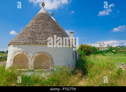 Locorotondo (Apulien, Italien) - Die wunderschöne weiße Stadt in der Provinz von Bari, unter den Top 10 der schönsten Dörfer im Süden Italiens gewählt. Stockfoto