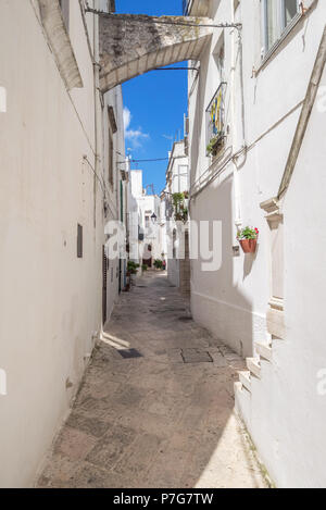 Locorotondo (Apulien, Italien) - Die wunderschöne weiße Stadt in der Provinz von Bari, unter den Top 10 der schönsten Dörfer im Süden Italiens gewählt. Stockfoto