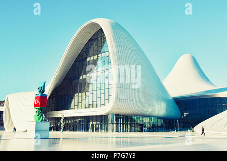 Aserbaidschan, Baku, 20. Mai 2017. Heydar Aliyev Center Gebäude mit Auditorium, Galerie und Museum. Entworfen durch Welt-berühmten Architektin Zaha Hadid Stockfoto