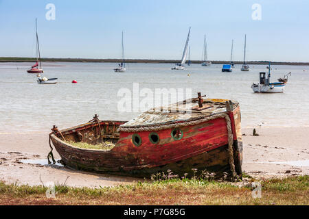 Alten, verlassenen Boote auf der Alde und Erz Mündung in Orford Ness Suffolk UK Stockfoto