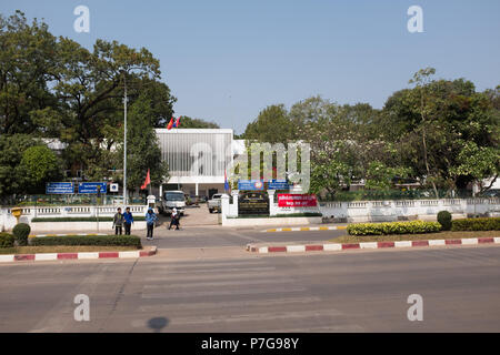 Studenten der Lycee De Vientiane Kreuzung Avenue Lane Xang, Vientiane, Laos, Asien. Stockfoto