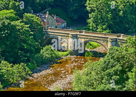 Historische Brücke über den Fluss Swale in Richmond, North Yorkshire Stockfoto