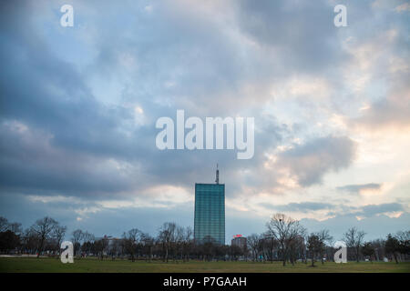 Belgrad, Serbien - Februar 4, 2018: Usce Tower und Einkaufszentrum in Novi Beograd (Neu Belgrad). Usce ist ein Gemischt verwendet, Wolkenkratzer, und ein Symbol und Stockfoto