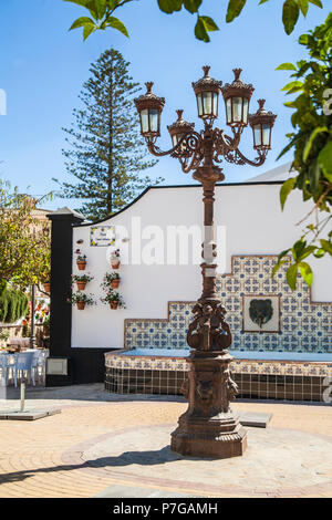 Plaza Fall Cañada in Estepona, Stockfoto