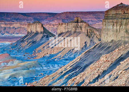 Buttes und Felsen rund um Smoky Mountain Road an Kelly Grade, Sunrise, Grand Staircase Escalante National Monument, Colorado Plateau, Utah, USA Stockfoto