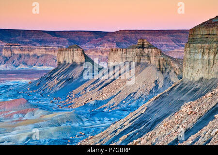 Buttes und Felsen rund um Smoky Mountain Road an Kelly Grade, Sunrise, Grand Staircase Escalante National Monument, Colorado Plateau, Utah, USA Stockfoto