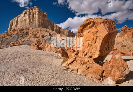 Buttes und Felsen rund um Smoky Mountain Road in Nippel Arbeitstisch in der Nähe von Lake Powell und Grand Staircase Escalante National Monument, Utah, USA Stockfoto