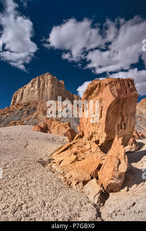 Buttes und Felsen rund um Smoky Mountain Road in Nippel Arbeitstisch in der Nähe von Lake Powell und Grand Staircase Escalante National Monument, Utah, USA Stockfoto