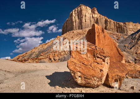 Buttes und Felsen rund um Smoky Mountain Road in Nippel Arbeitstisch in der Nähe von Lake Powell und Grand Staircase Escalante National Monument, Utah, USA Stockfoto