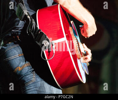 Gibson J-200 Akustik Gitarre Rot Stockfoto