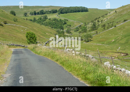 Straße über Cam Gill Straße auf Coverdale in den Yorkshire Dales Stockfoto