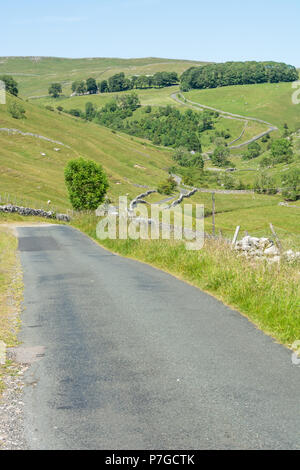 Straße über Cam Gill Straße auf Coverdale in den Yorkshire Dales Stockfoto