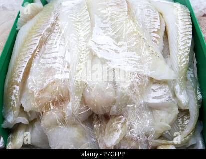 Wilder Kabeljau Fischfilets mit Zellophan abgedeckt Stockfoto