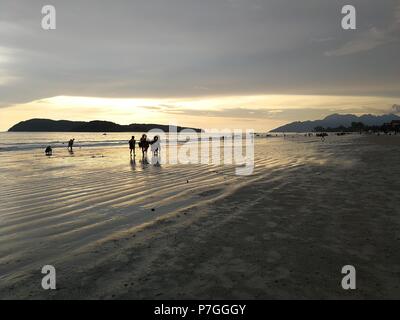 Schönen Sonnenuntergang in Cenang Beach, Insel Langkawi, Malaysia, Asien Stockfoto