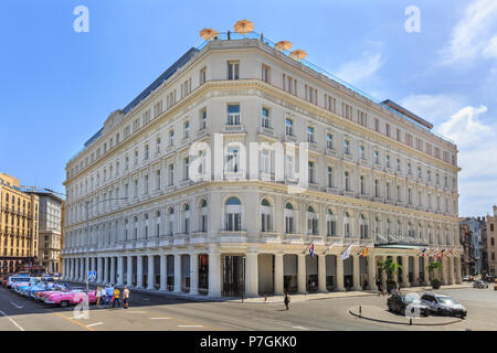 Das Gran Hotel manzana Kempinski, neue luxuriöse Hotel in einem renovierten Gebäude, Habana Vieja, Havanna, Kuba Stockfoto