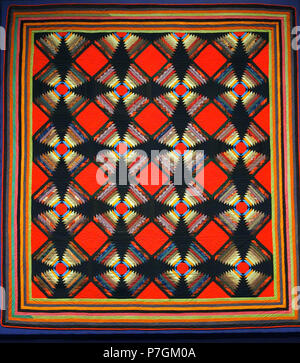 Englisch: Quilt im Museum der schönen Künste, Boston, Massachusetts, USA. Fotografie dieser Ausstellung war ohne Einschränkung erlaubt. Dieses Kunstwerk ist in der Weil der Künstler vor mehr als 70 Jahren starb. 1 Juni 2014, 14:03:05 249 Log Cabin, Windmühle Messer Variation, Ohio, ungefähr 1890 - Museum der Bildenden Künste, Boston - DSC 02678 Stockfoto