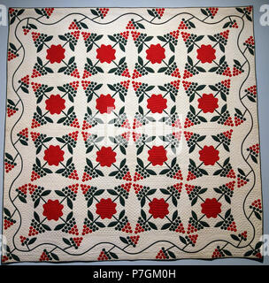 Englisch: Quilt im Museum der schönen Künste, Boston, Massachusetts, USA. Fotografie dieser Ausstellung war ohne Einschränkung erlaubt. Dieses Kunstwerk ist in der Weil der Künstler vor mehr als 70 Jahren starb. 1 Juni 2014, 14:12:20 56 Traube, Ohio, C. 1875 - Museum der Bildenden Künste, Boston - DSC 02702 Stockfoto