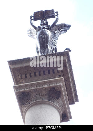 Englisch: Zulassung Tag Denkmal des Bildhauers Douglas Tilden (1860-1935), an der Kreuzung mit der Market Street und Montgomery Street in San Francisco, Kalifornien, USA. Am 5. September 1897 vorgestellt. Dieses Kunstwerk ist in der Weil der Künstler vor mehr als 70 Jahren starb. 28 Juni 2014, 13:00:57 22 Engel - Zulassung Tag Denkmal - San Francisco - DSC 03530 Stockfoto