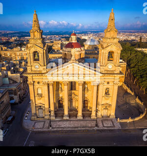 Valletta, Malta - Die Heiligen Publius Pfarrkirche auch als das Floriana Pfarrkirche von oben bei Sonnenaufgang bekannt Stockfoto