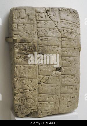 Sumer. Mesopotamien. Frühe dynastische Periode. Frühe Bronzezeit. Keilschrift. Rand des Eanatum mit einem Build-Inschrift gewidmet den Bau von einem gut gebrannten Ziegeln im Hof des Tempels Gottes Ningirsu. Die Inschrift erwähnt auch militärische Vitories von Eanatum über Elam, Umma und Ihre. Lagash, Irak.  25. BC. Die Eremitage. Sankt Petersburg. Russland. Stockfoto