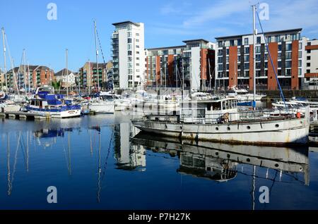 Noch am Abend an der Swansea Marina Maritime Quarter Glamorgan Wales Cymru GROSSBRITANNIEN GB Stockfoto