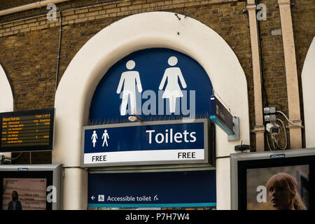 Öffentliche Toiletten in Charing Cross railway station, London, UK Stockfoto