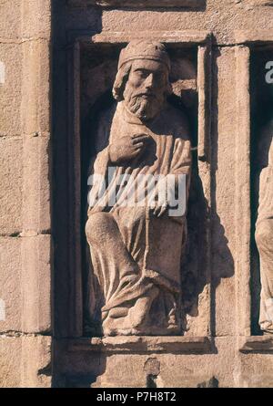 ESTATUA DEL CORO PETREO ROMANICO (SIGLO XII) REUTILIZADA EN LA PUERTA SANTA TAMBIEN LLAMADA DEL PERDON. Autor: Meister Mateo (C. 1150 - C. 1200). Lage: CATEDRAL - AUSSEN, SANTIAGO DE COMPOSTELA, La Coruña, Spanien. Stockfoto