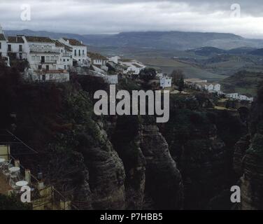 PANORAMICA HACIA en Puente Viejo. Ort: Außen, Ronda, Malaga, Spanien. Stockfoto