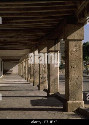 PLAZA MAYOR - SOPORTALES. Lage: aussen, PASTRANA, Guadalajara, Spanien. Stockfoto