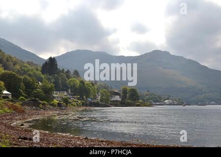 Loch Long Lake von cobber Berge in Schottland, Europa umgeben Stockfoto