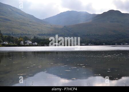 Loch Long Lake von cobber Berge in Schottland, Europa umgeben Stockfoto