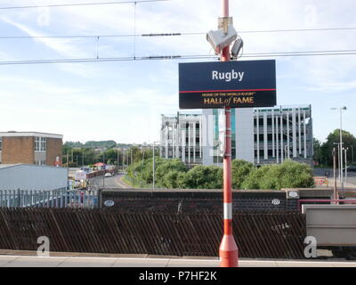 Schild am Bahnhof Rugby, Warwickshire, England. Stockfoto