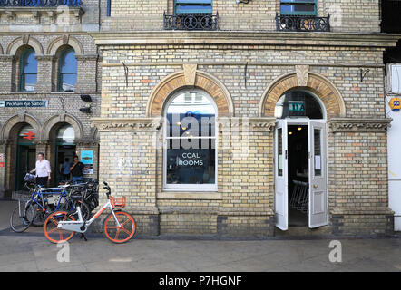 Die anerkannten Kohle Zimmer Restaurant im alten Ticket Office neben Peckham Rye entfernt, in Süd- London, Großbritannien Stockfoto