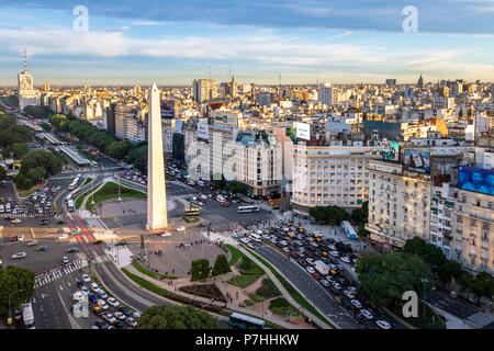 Luftaufnahme von Buenos Aires und 9 de Julio Avenue - Buenos Aires, Argentinien Stockfoto