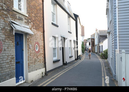 Urige Hütten auf Sea Wall, Whitstable, Kent, England. Stockfoto