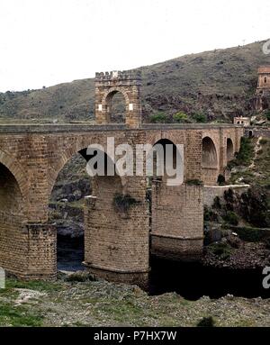 PUENTE DE ALCANTARA CONSTRUIDO ENTRE LOS AÑOS 104 Y 106 - Puente Romano SOBRE EL Rio Tajo. Ort: Römische Brücke, Alcantara, CACERES. Stockfoto