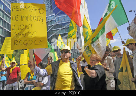 Mailand (Italien), die Vorführung von Coldiretti Landwirte Organisation aus Protest gegen die Einfuhr von Reis aus dem Fernen Osten Länder und zur Unterstützung der nationalen Produktion Stockfoto