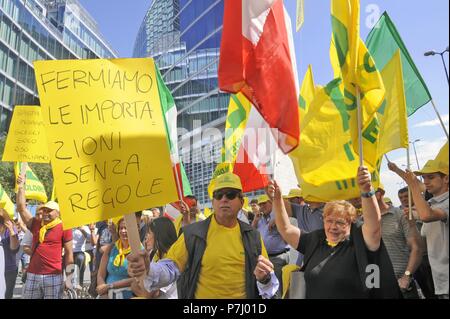 Mailand (Italien), die Vorführung von Coldiretti Landwirte Organisation aus Protest gegen die Einfuhr von Reis aus dem Fernen Osten Länder und zur Unterstützung der nationalen Produktion Stockfoto