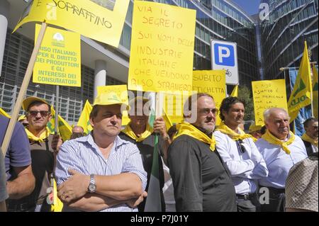 Mailand (Italien), die Vorführung von Coldiretti Landwirte Organisation aus Protest gegen die Einfuhr von Reis aus dem Fernen Osten Länder und zur Unterstützung der nationalen Produktion Stockfoto