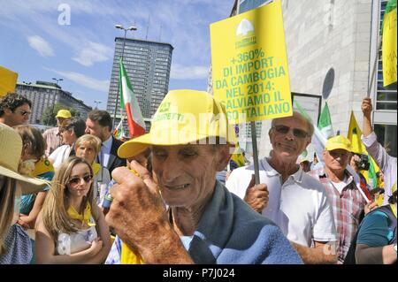 Mailand (Italien), die Vorführung von Coldiretti Landwirte Organisation aus Protest gegen die Einfuhr von Reis aus dem Fernen Osten Länder und zur Unterstützung der nationalen Produktion Stockfoto