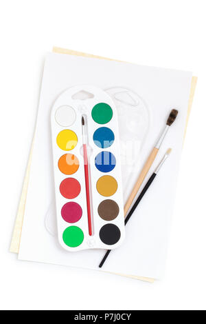 Aquarell Gaumen und Pinseln auf weißem Hintergrund. Stockfoto