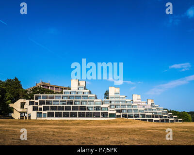 Ziggurats an der Universität von East Anglia UEA in Norwich, UK - die Ziggurats student Unterkunft. Architekt Denys Lasdun eröffnet 1966 Stockfoto